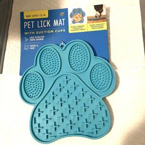 ITEM NO. 34: Pet lick mat. New.